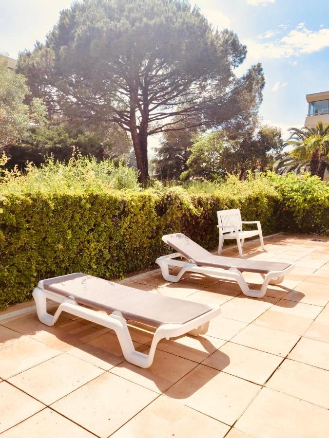 Mandelieu Grand Studio Avec Piscine Et Proche De La Mer Экстерьер фото